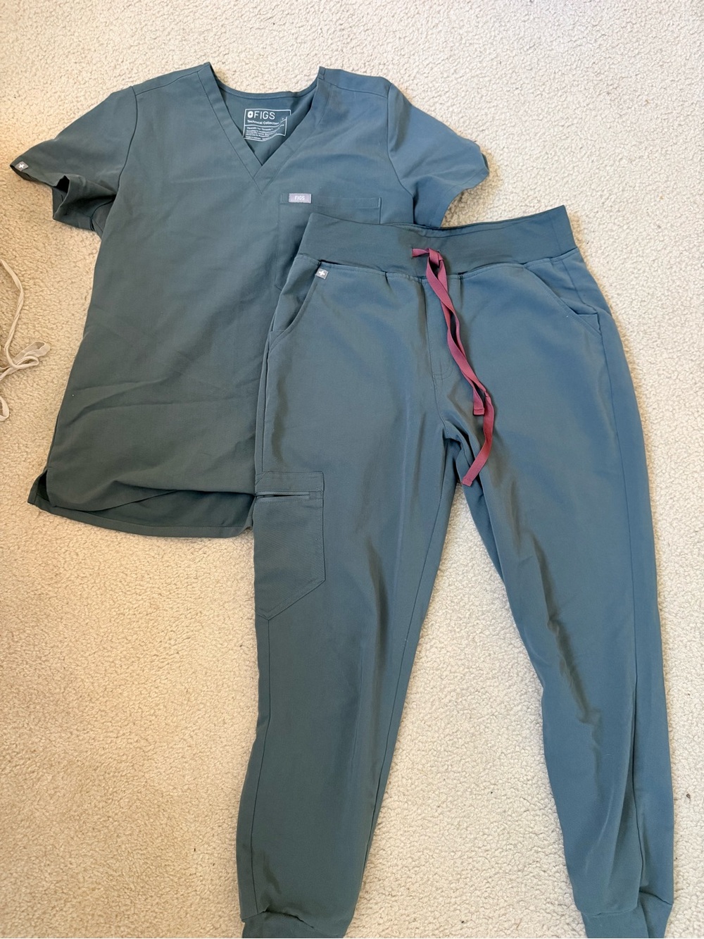 FIGS Bonsai Scrub Set. Size S Top, M/P bottoms. Like new